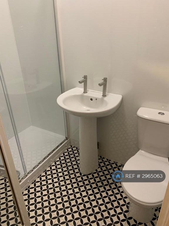 1 bedroom flat in Westbourne Grove, Scarborough, YO11 (1 bed) (#2965063)