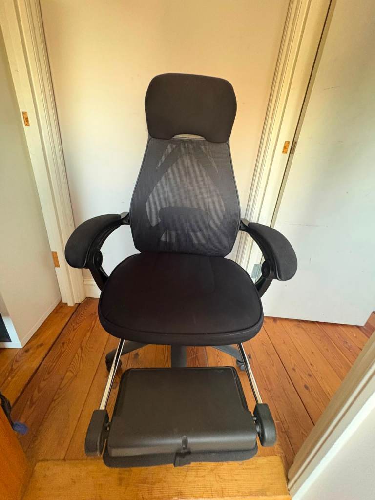 Black Office Chair with Footrest – Good Condition