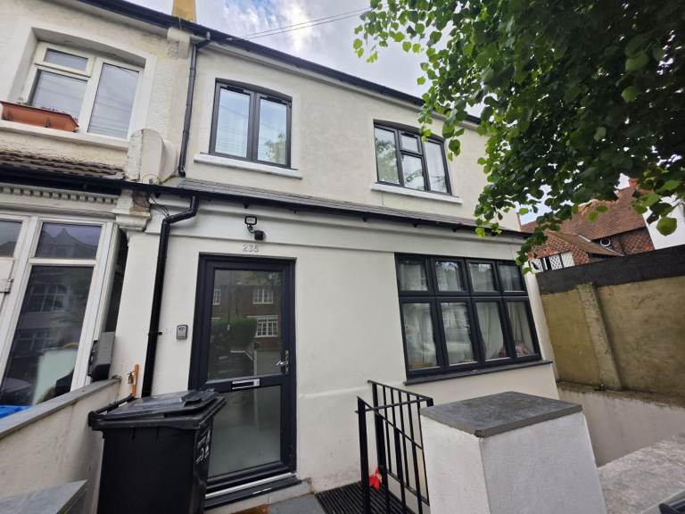 Company Lets Welcome! 1/2 Bed Flat To Rent – Sydenham Road, Croydon – Available Now!