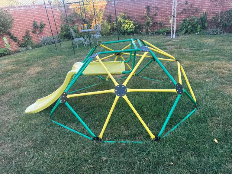 Kids Geodesic Climbing Frame Igloo slide garden Dome Climber with Slide – Good Condition