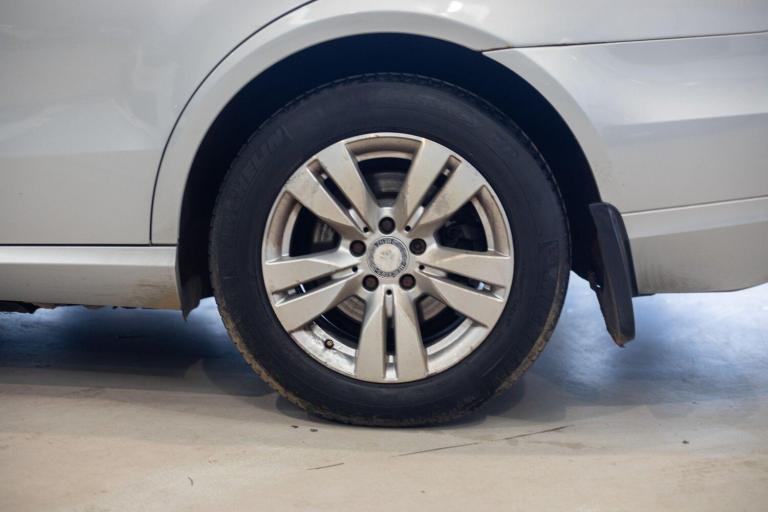 2009 Mercedes-Benz E Class E220 CDI BlueEFFICIENCY SE 4dr Tip Auto SALOON DIESEL Automatic