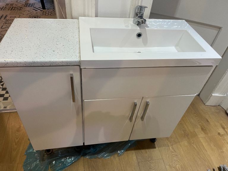 image for Bathroom Vanity unit with Sink 