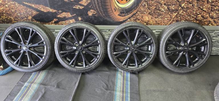 Ford Fiesta Genuine 17 alloy wheels + 4 x tyres 205 40 17