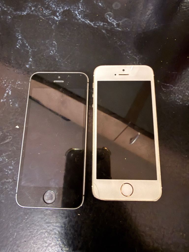 Two Apple iPhone 5S Phones – Gold and Silver,