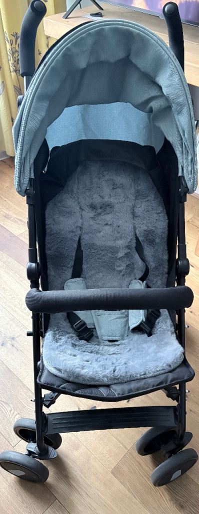 Cuggi buggy & changing table