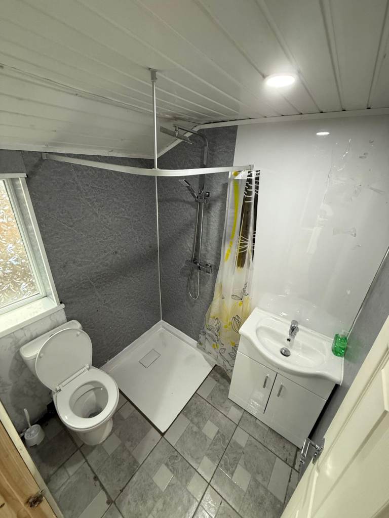 Two Beautiful Rooms Available in Family Home - Ideal for Family or Female Tenants