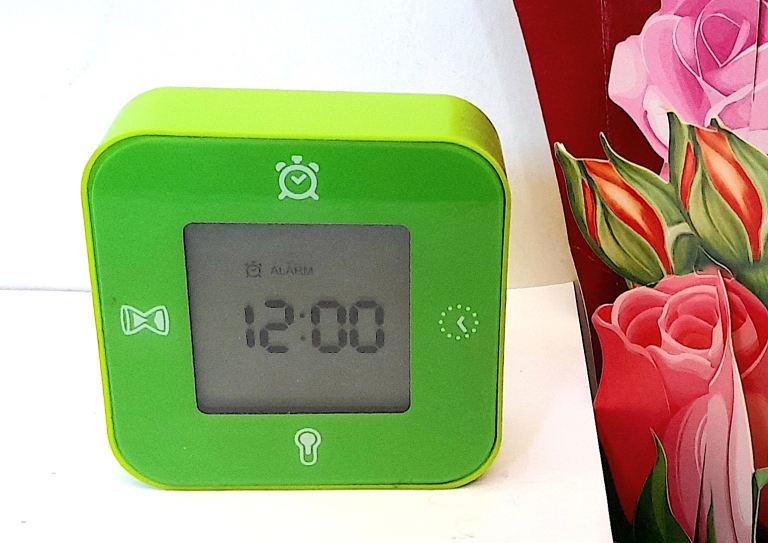 MINIATURE GREEN DIGITAL TRAVEL ALARM CLOCK - 7 x 7 cm GOOD
