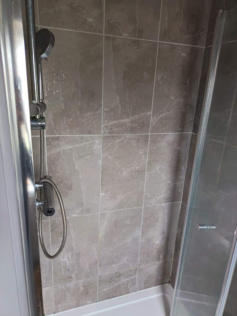 Studio Flat in Hayes (UB3 5HT)