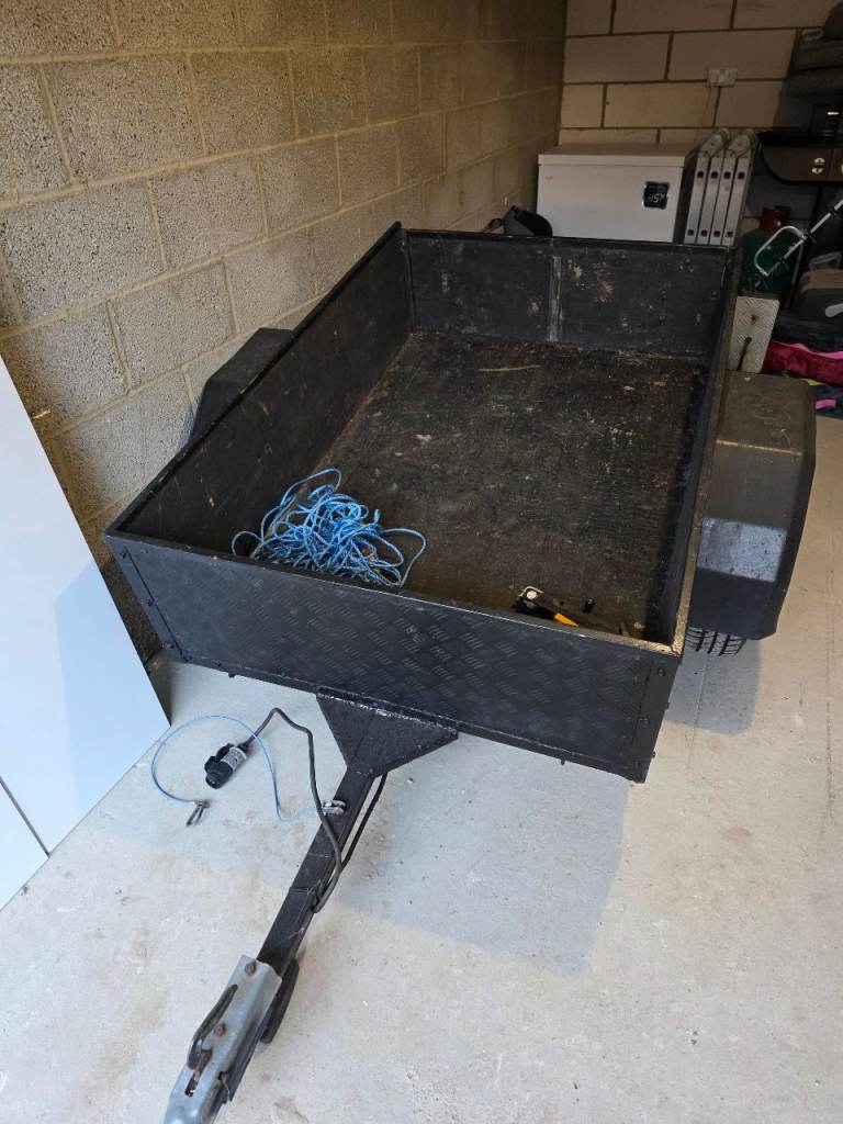 Camping trailer 4ft x 5ft bed