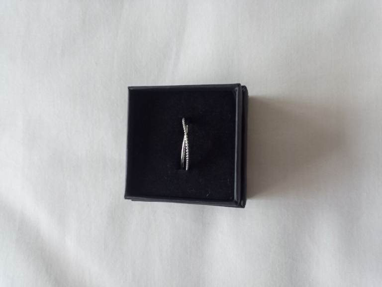 Ladies/ girls silver ring, one size fits all. Looks like Pandora 