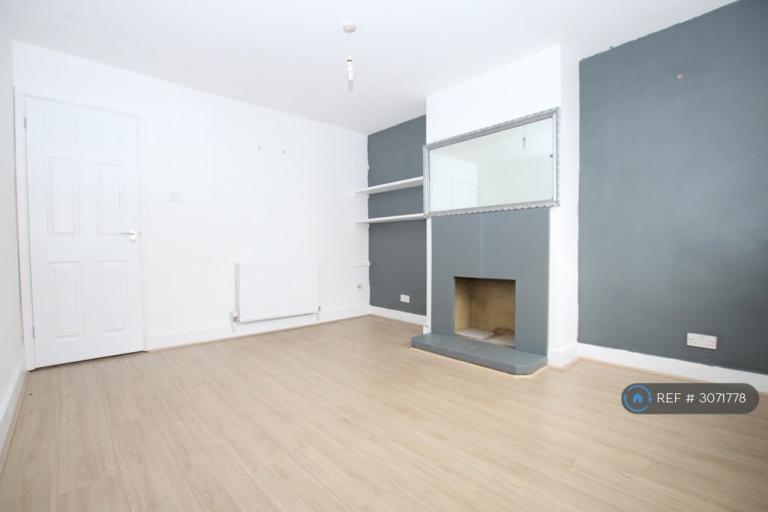 2 bedroom house in Station Road, Gillingham, ME8 (2 bed) (#3071778)