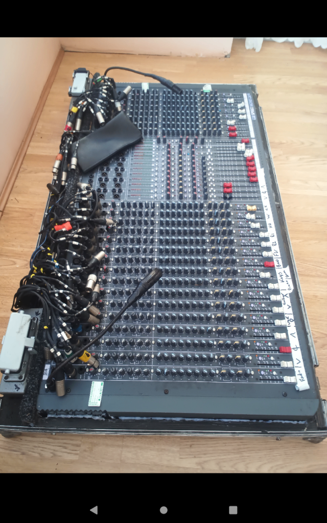 Soundcraft  mixer