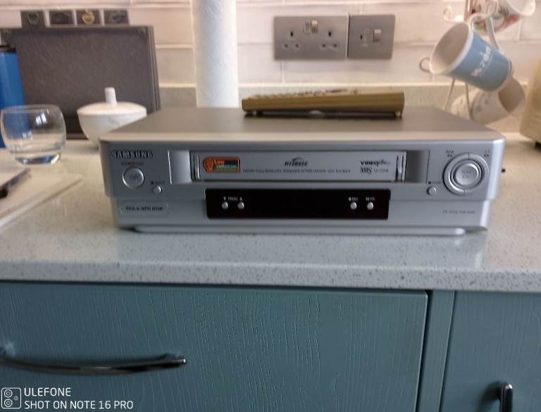 SAMSUNG VHS VIDEO RECORDER/PLAYER SV-255B