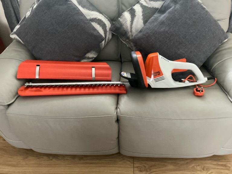 STIHL 20” hedge trimmer and catcher plate 