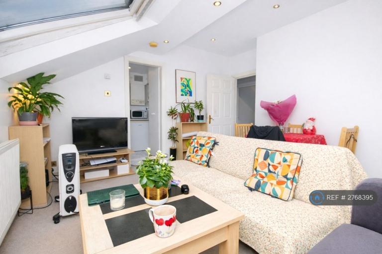 2 bedroom flat in Birchington Road, London, NW6 (2 bed) (#2768395)