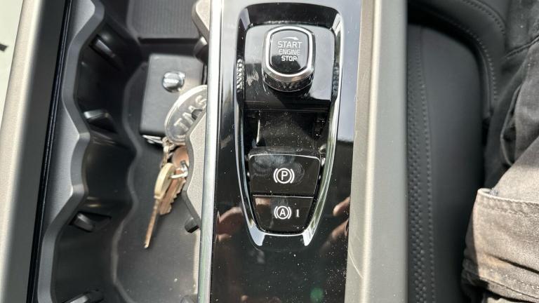 2025 Volvo XC60 2.0 B5 MHEV Plus Auto AWD Euro 6 (s/s) 5dr ESTATE Petrol/Electric Hybrid Automatic