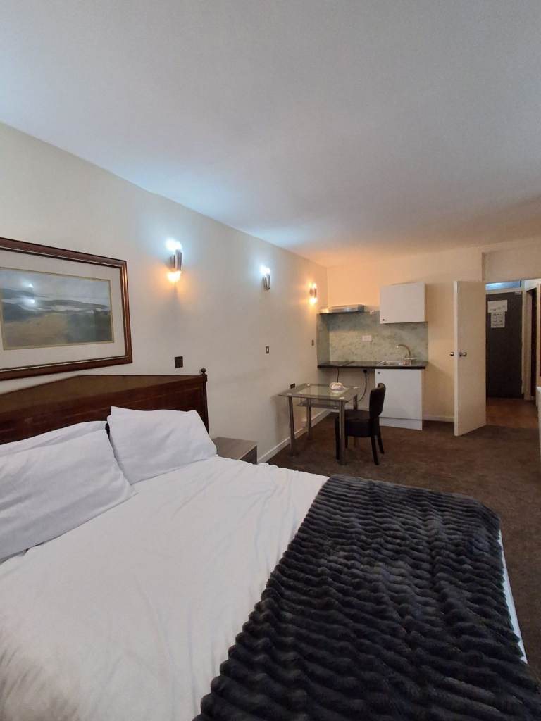 Spacious & Cosy Studio for Rent in - TW7 5NA