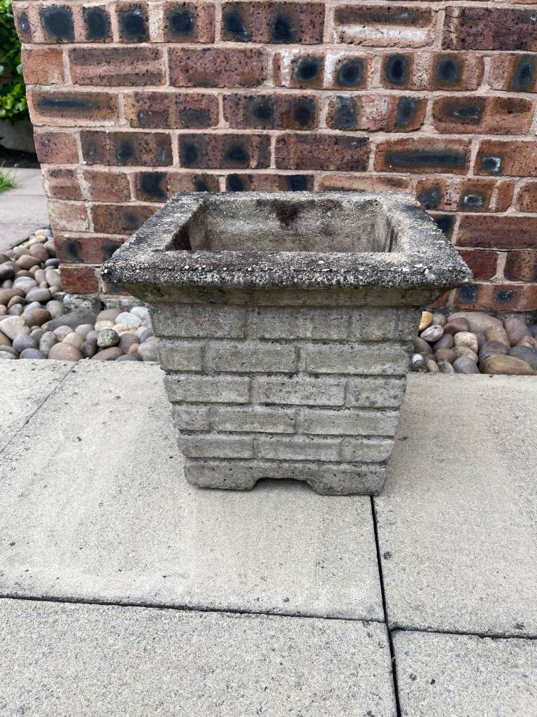 BRICK EFFECT STONE GARDEN PLANTER / POT-GREY