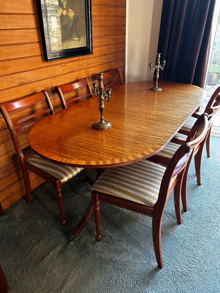Meredew Oval Dining Table with 6 Chairs – Good Condition