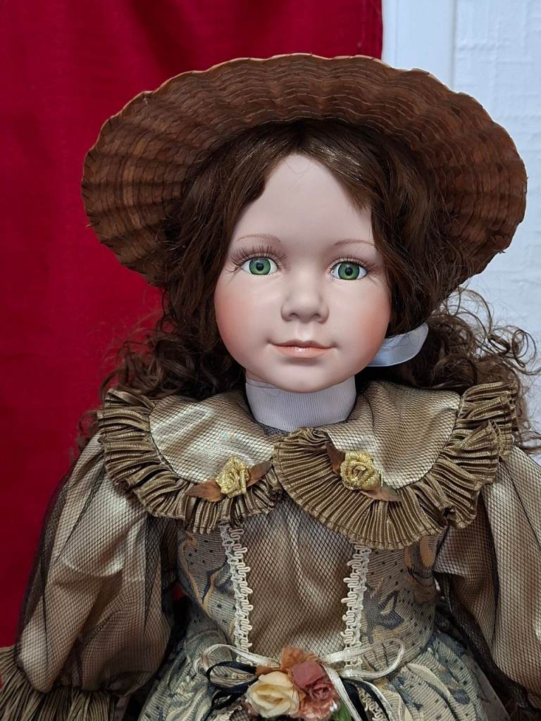 VINTAGE LARGE (28 INCH) PORCELAIN DOLL – WEIGHT 3KG inc. STAND