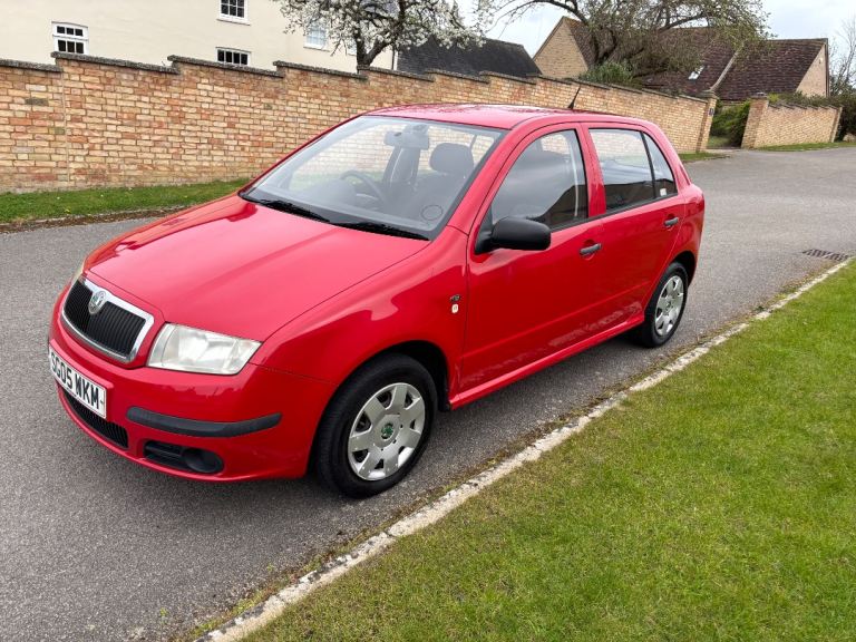 SKODA FABIA LOW MILEAGE 45000 FULL SERVICE HISTORY ONE OWNER 