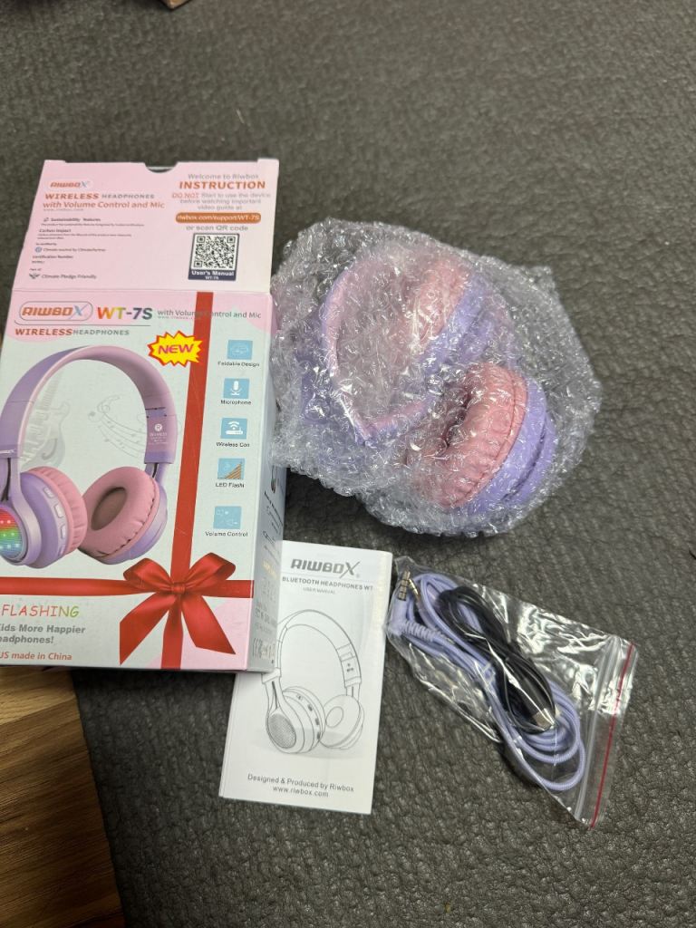 Kids Bluetooth headphones 