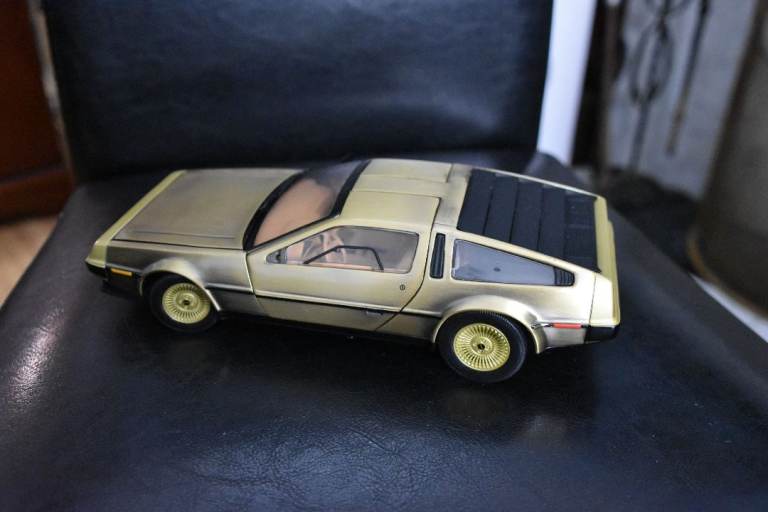 Rare Sunstar 1/18 Gold Delorean DMC 12 Model