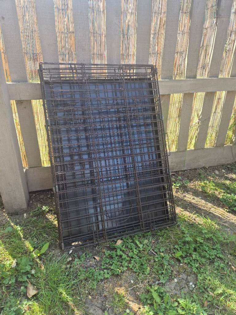 Small metal pet crate