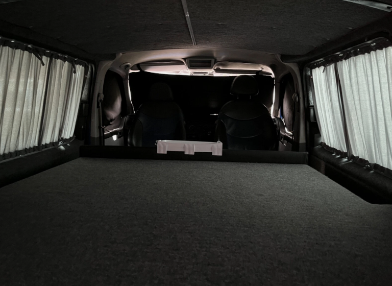 VW T5 CAMPERVAN RARE DOUBLE SIDE DOOR, REALLY GOOD CONDITION, MOT'D