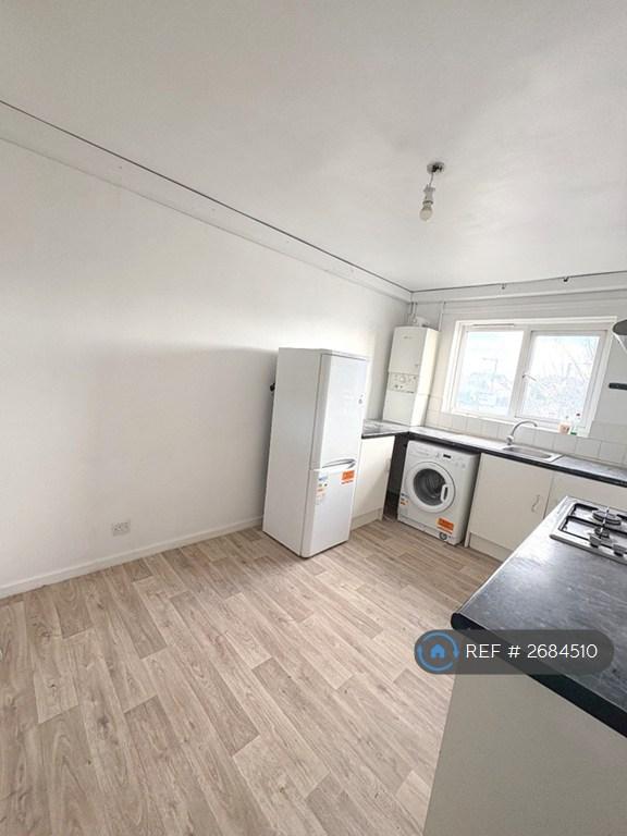 2 bedroom flat in Brill House, London, NW10 (2 bed) (#2684510)