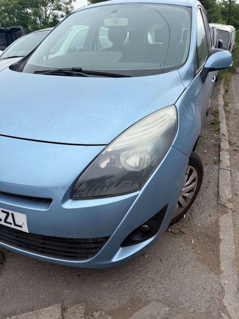 Breaking Renault scenic 2010 for parts 