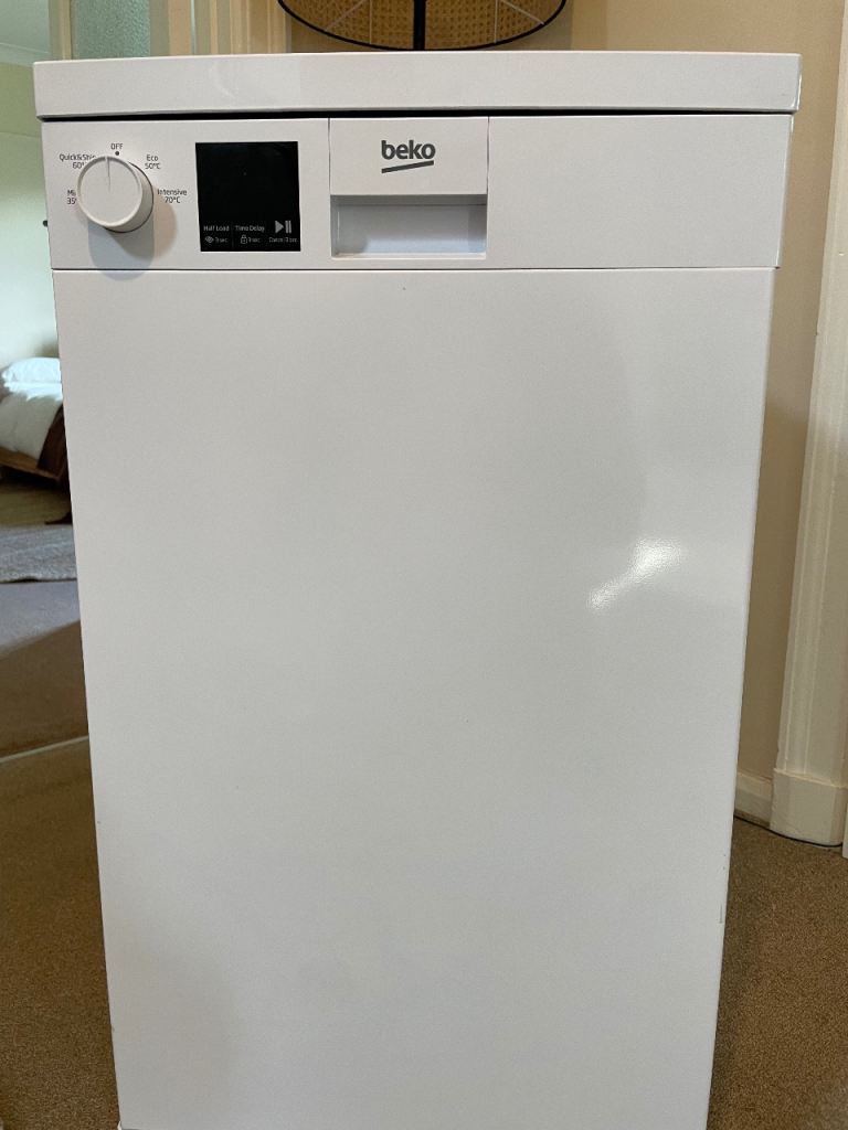 REDUCED - BEKO Slimline Dishwasher 