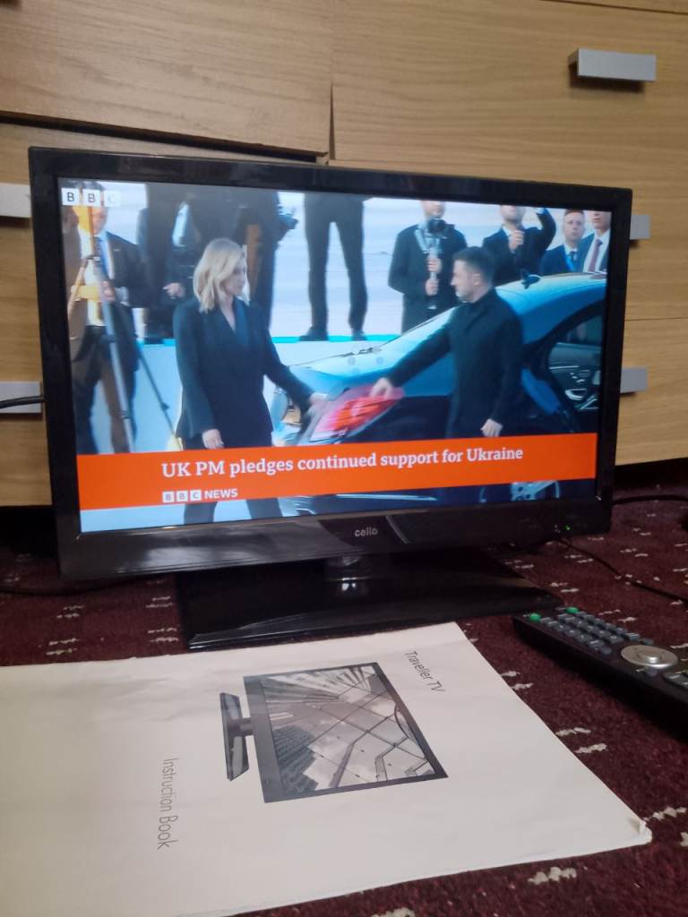 Cello 18.5 inch hd 12 volt Freeview TV with remote 