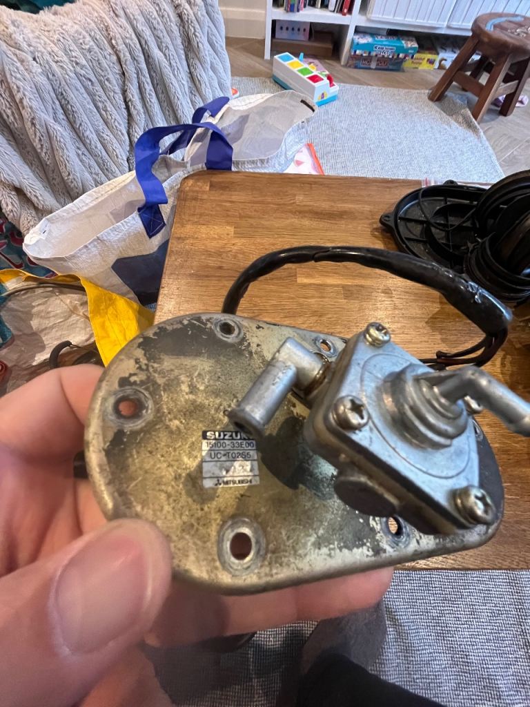 Fuel pump for Suzuki Srad 600 1997 ( Carburettor version)