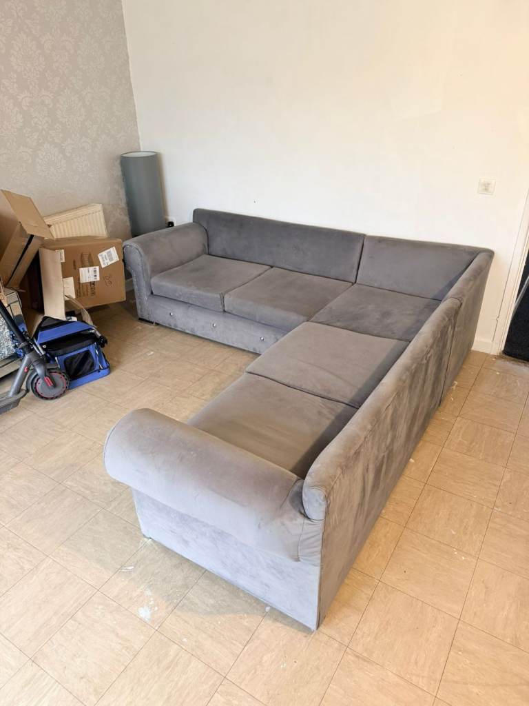 Corner sofa 180£