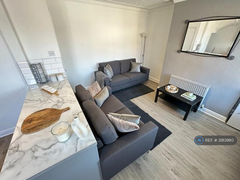3 bedroom house in Woodside Avenue, Leeds, LS4 (3 bed) (#2913980)