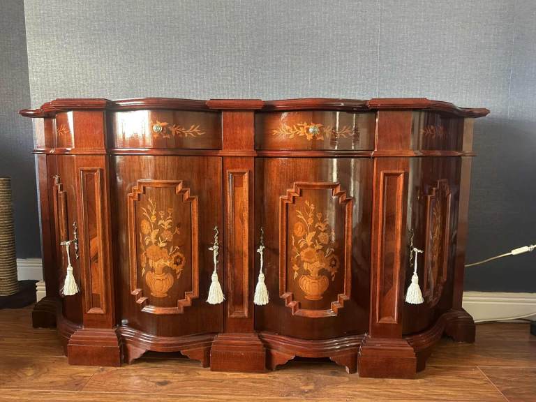 Stunning Italian sideboard, corner unit and wine table 