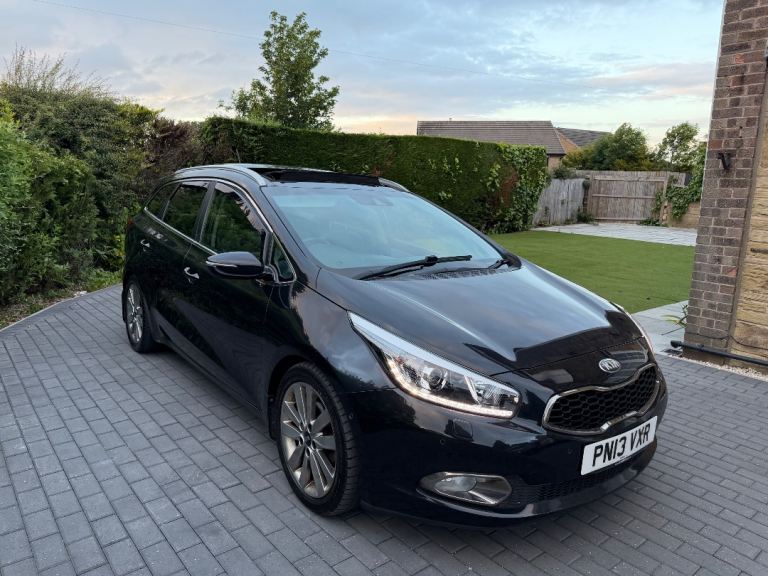 2013/13 Kia Ceed 1.6 SW 4 Tech ECO Estate Pan Roof Sat Nav Heated Leather £35 Tax MOT til April 2027