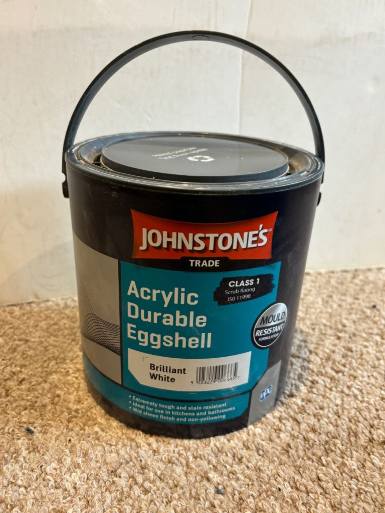 Acrylic Durable Eggshell - 2.5 litres - Brilliant white by Johnstones