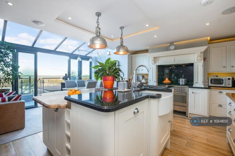 4 bedroom house in Raleigh Terrace, Salcombe, TQ8 (4 bed) (#1684651)