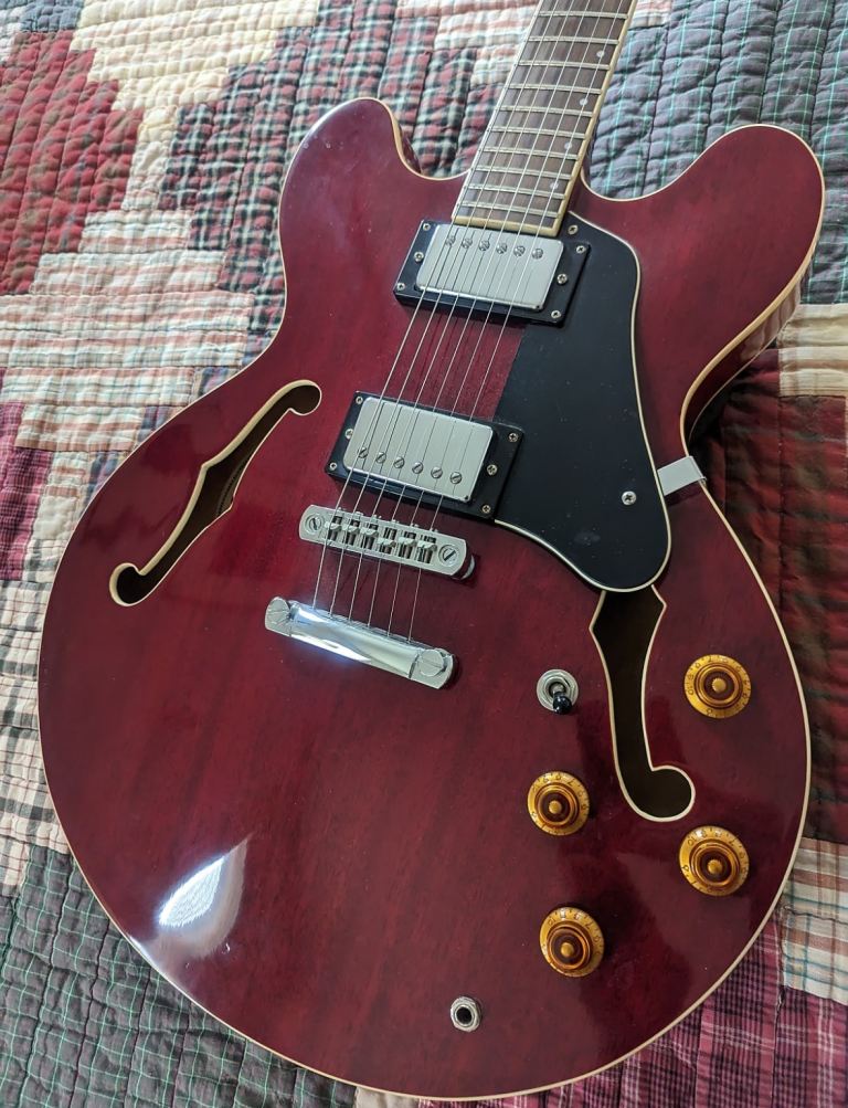 Vantage 635v (like Gibson Epiphone 335)