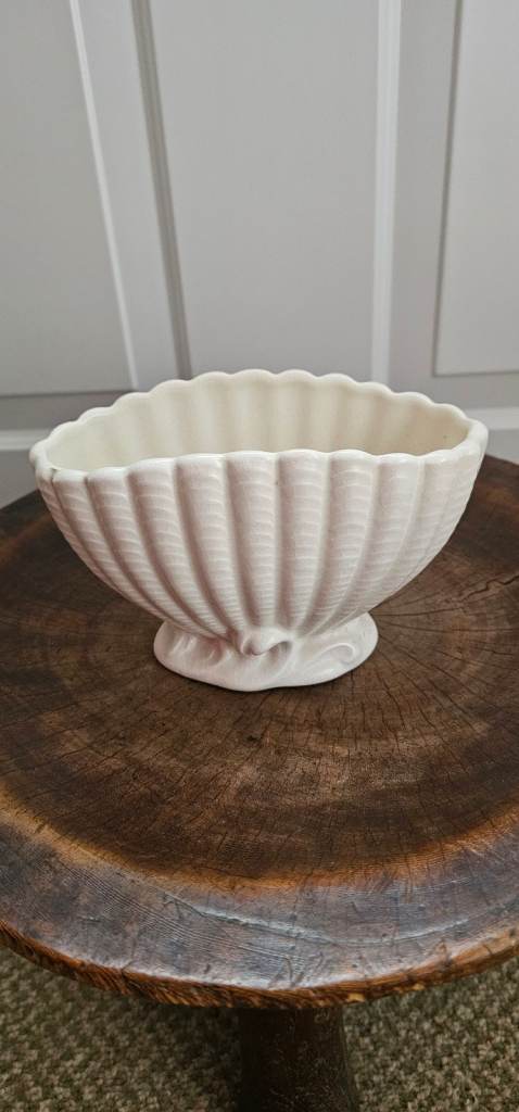 Sylvac Vintage 514 Clam Shell vase/ planter.