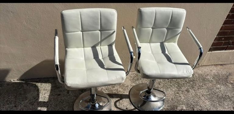 Breakfast bar stools