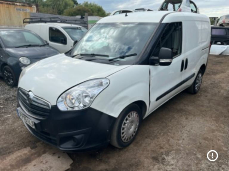 Vauxhall combo van 1.3 cdti 2015 white BREAKING FOR PARTS 
