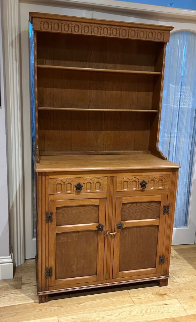 Very Pretty Solid Oak Welsh Dress Carved &Wrought Iron Detailing Splits in 2 for transportation J142