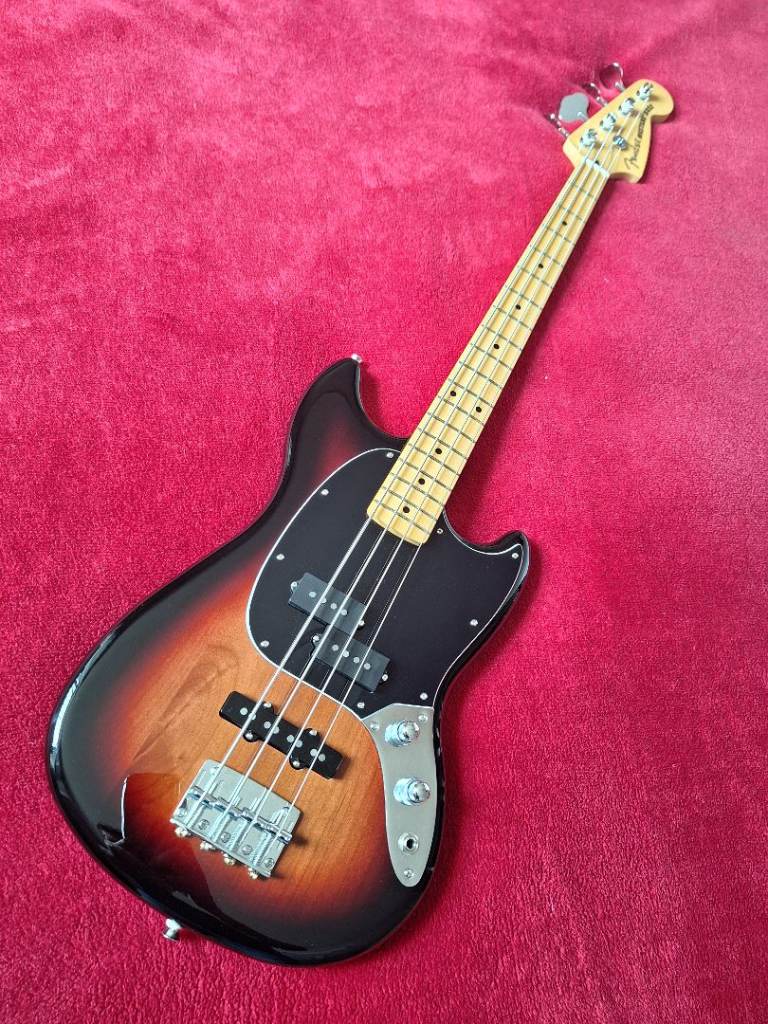 Fender Player 2 Mustang short scale bass