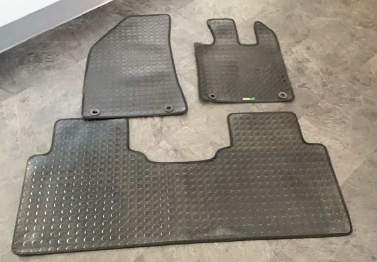 Rubber MG HS Trophy estate car mats