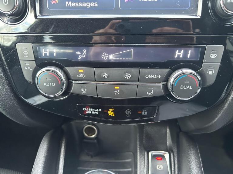 2014 Nissan Qashqai 1.6 dCi Tekna 5dr Xtronic HATCHBACK DIESEL Automatic