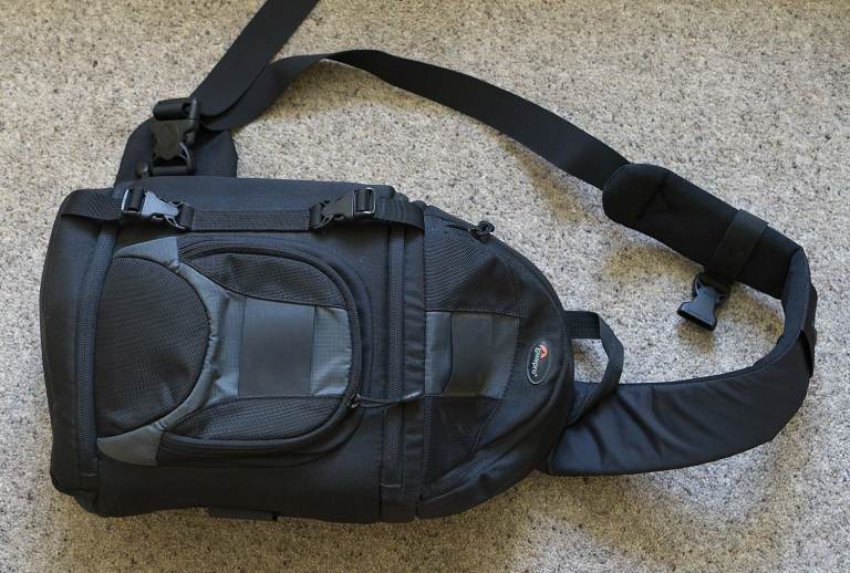 Lowepro Slingshot AW200 Cross body Camera Bag- Black, Very Good Condition with Rain Cover