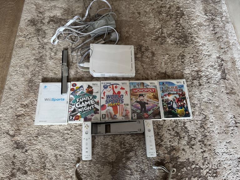 Nintendo Wii Console Bundle with Games and Controllers